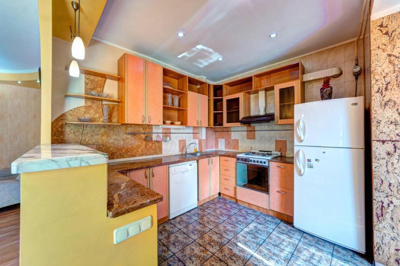 Three-Room Apartment Near Ocean Plaza Kijev Kültér fotó