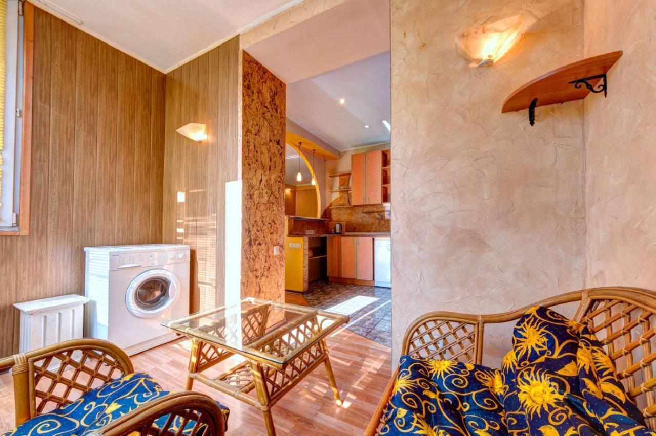 Three-Room Apartment Near Ocean Plaza Kijev Kültér fotó