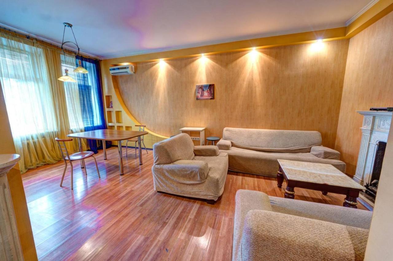 Three-Room Apartment Near Ocean Plaza Kijev Kültér fotó