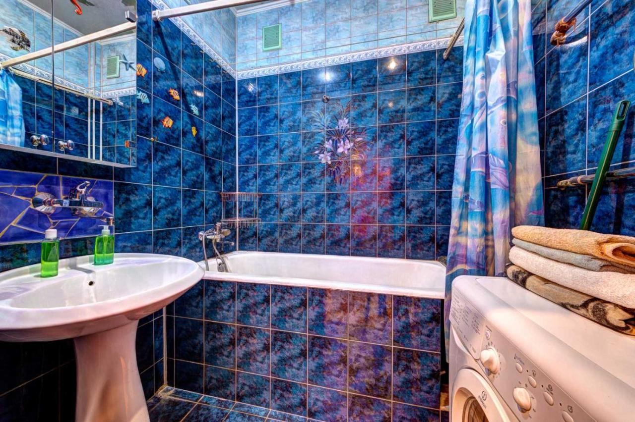 Three-Room Apartment Near Ocean Plaza Kijev Kültér fotó